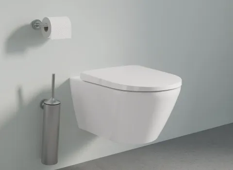 Ein wandmontiertes Duravit D-Neo WC mit modernem, abgerundetem Design ist zentral in einem hellen, schlichten Bad platziert.