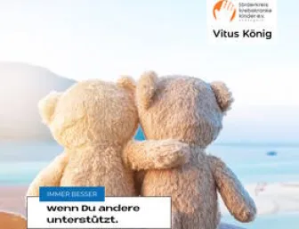 Zwei Teddybären die sich am Strand umarmen für den Förderkreis krebskranker Kinder